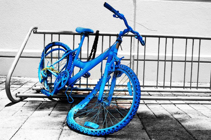 blaues-fahrrad-13855839.jpg